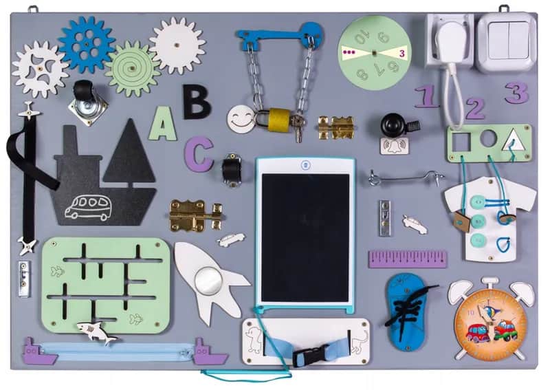 Tablica sensoryczna Montessori: Rozwój, DIY i bezpieczny zakup