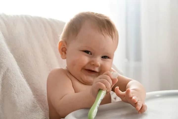 Pierwsza szczoteczka dla niemowlaka: Jaka i kiedy zacząć?