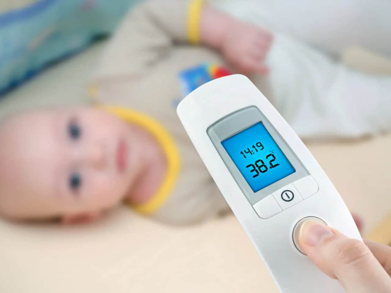 Przeziębienie u niemowlaka: Kiedy pilnie do lekarza? Czerwone flagi.