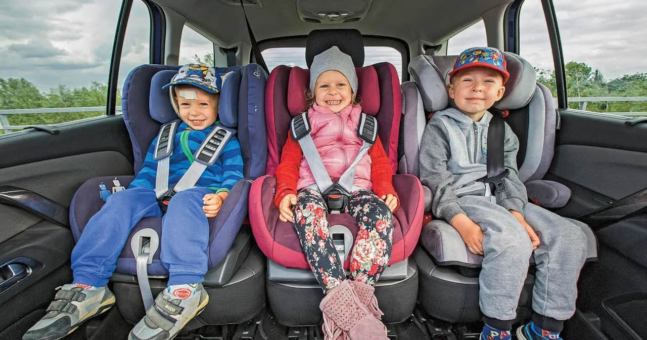 Dziecko z przodu: Kiedy tak, a kiedy nigdy? Sprawdź przepisy i bezpieczeństwo