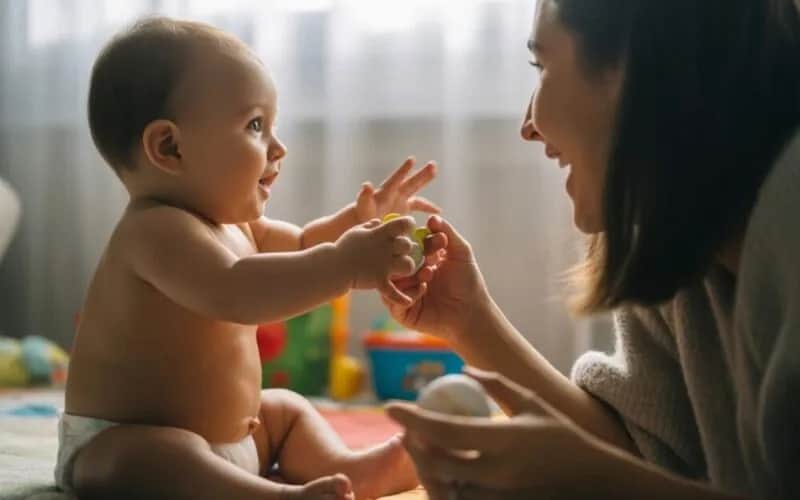 Mądre zabawy z 9-miesięcznym dzieckiem: Wspieraj rozwój i bezpieczeństwo